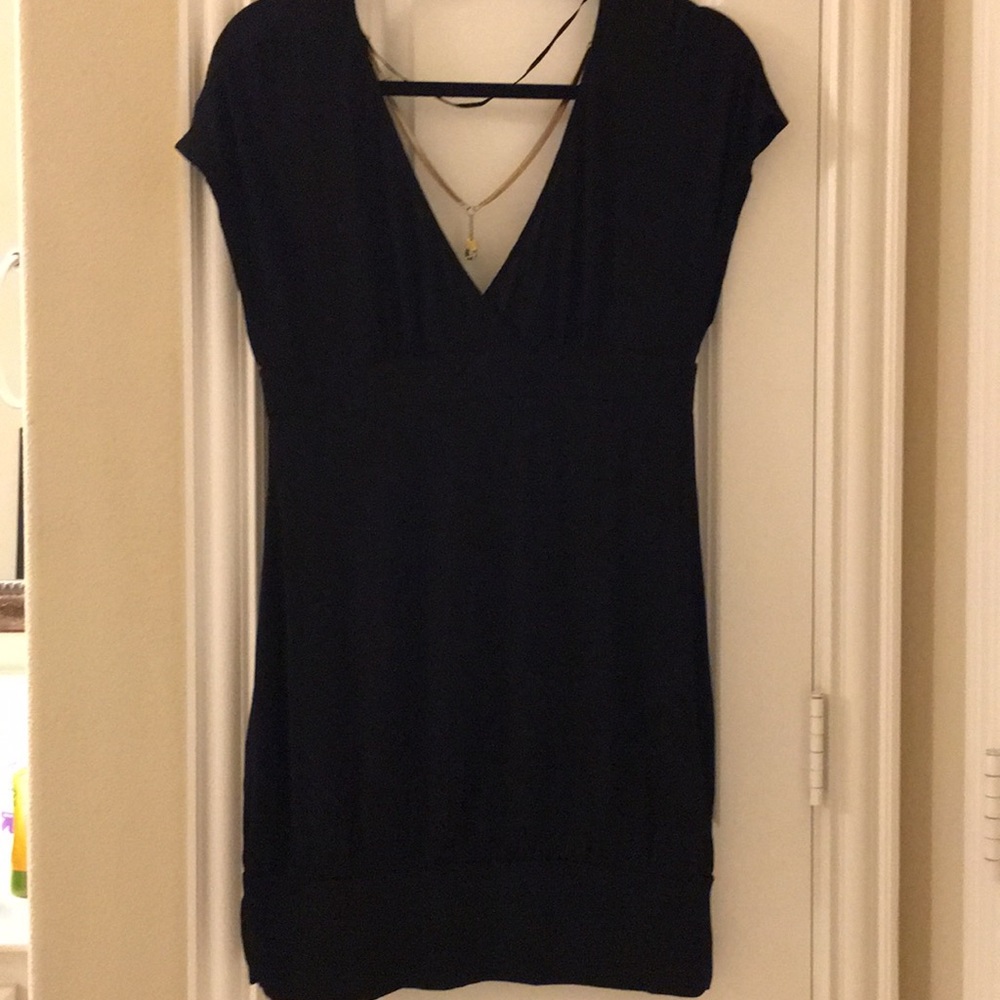 Guess Black V-neck dress.